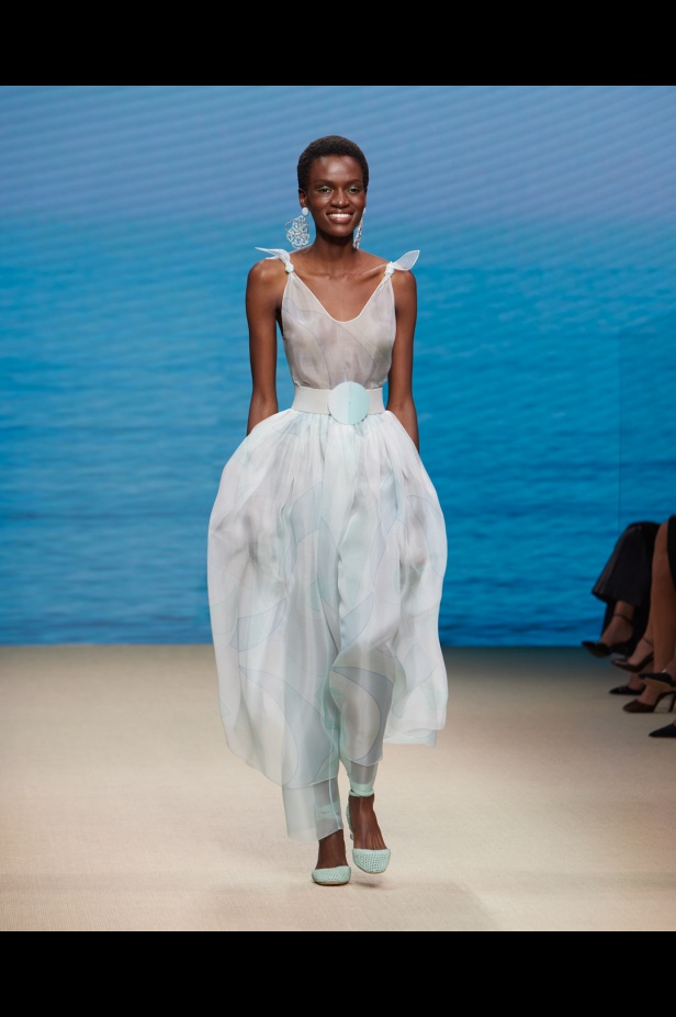 مجموعةGIORGIO ARMANI  لربيع 2022 مزيج بين الجرأة والحرية