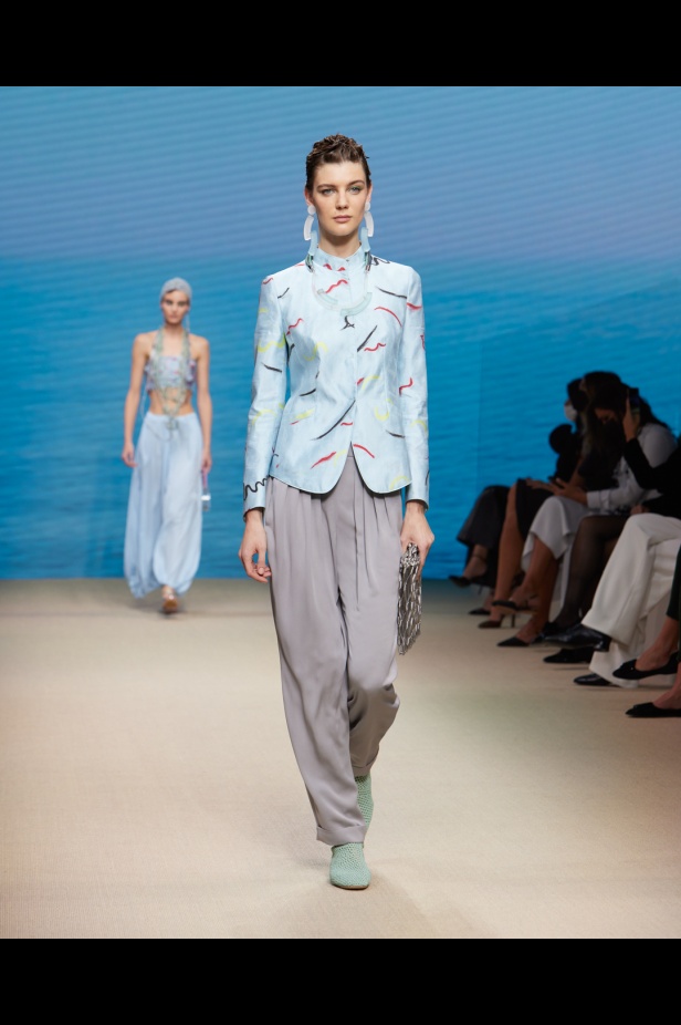 مجموعةGIORGIO ARMANI  لربيع 2022 مزيج بين الجرأة والحرية