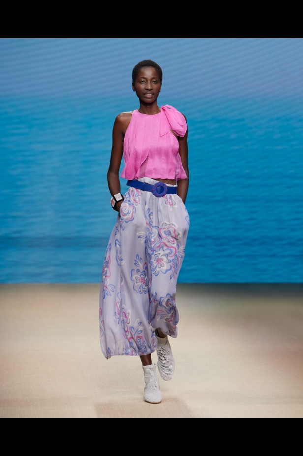 مجموعةGIORGIO ARMANI  لربيع 2022 مزيج بين الجرأة والحرية