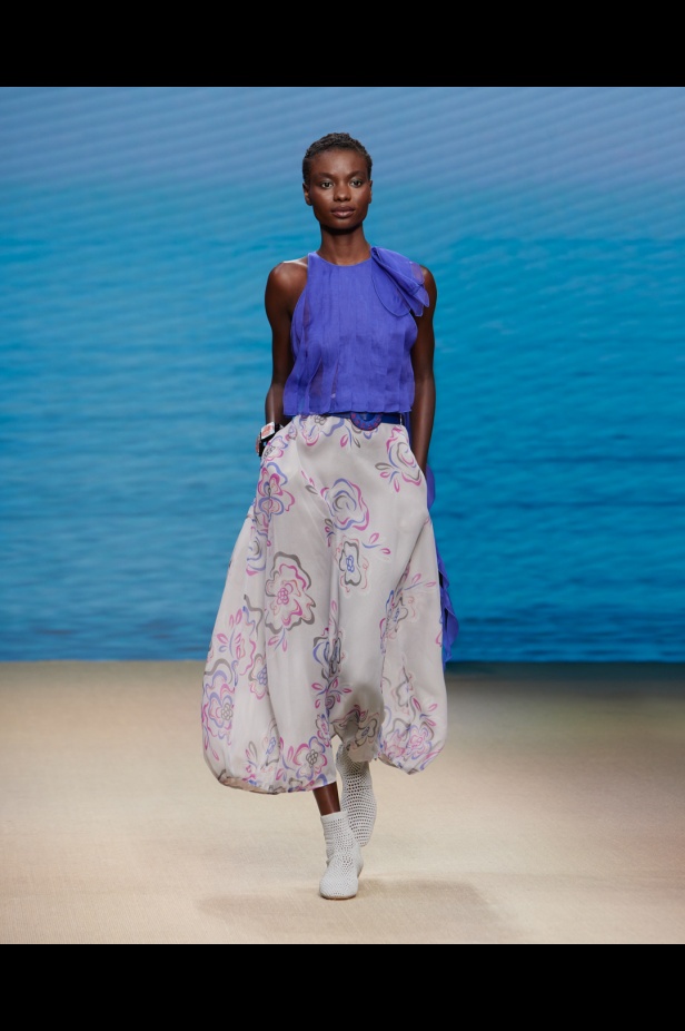 مجموعةGIORGIO ARMANI  لربيع 2022 مزيج بين الجرأة والحرية