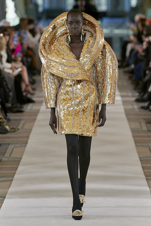 مجموعة Schiaparelli للهوت كوتور لموسم ربيع وصيف 2022