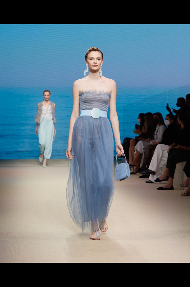 مجموعةGIORGIO ARMANI  لربيع 2022 مزيج بين الجرأة والحرية