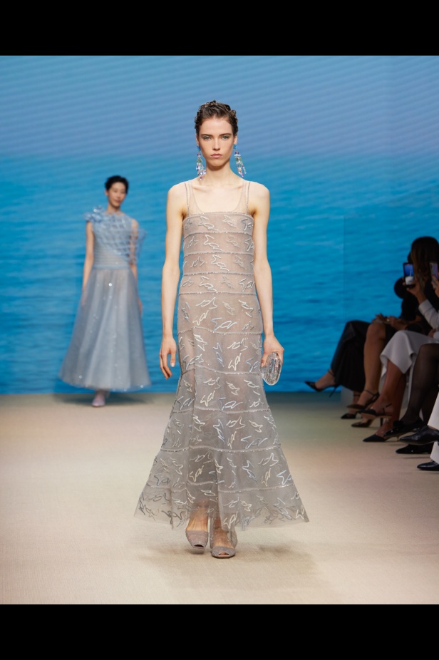 مجموعةGIORGIO ARMANI  لربيع 2022 مزيج بين الجرأة والحرية