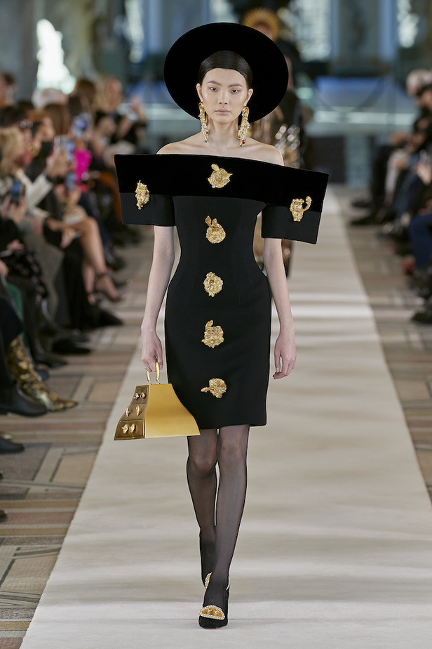 مجموعة Schiaparelli للهوت كوتور لموسم ربيع وصيف 2022