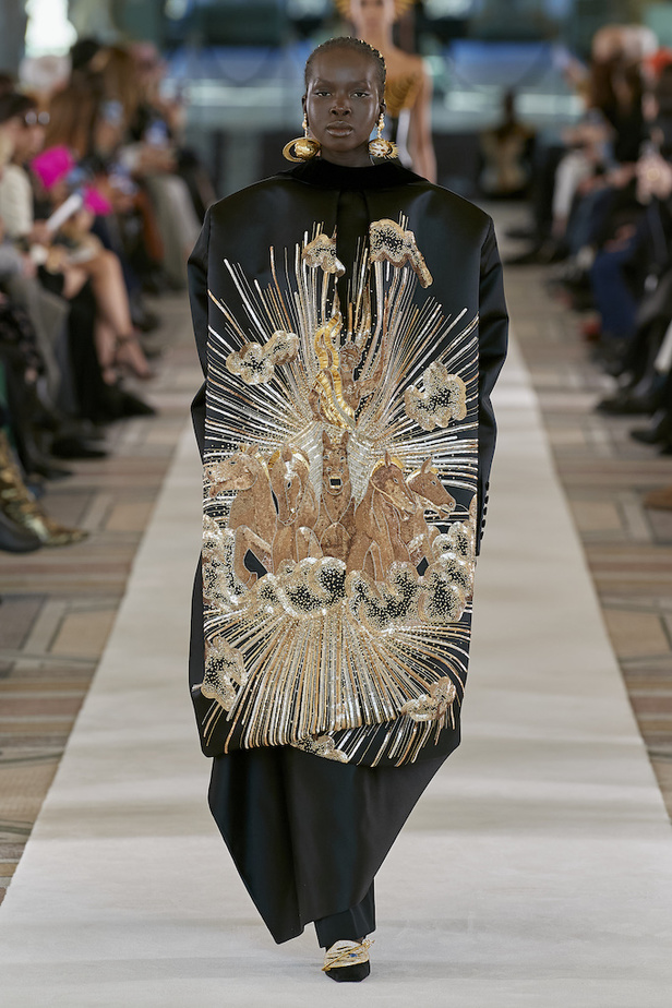 مجموعة Schiaparelli للهوت كوتور لموسم ربيع وصيف 2022