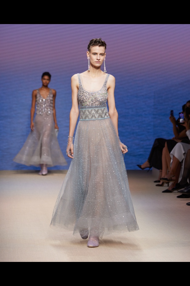 مجموعةGIORGIO ARMANI  لربيع 2022 مزيج بين الجرأة والحرية