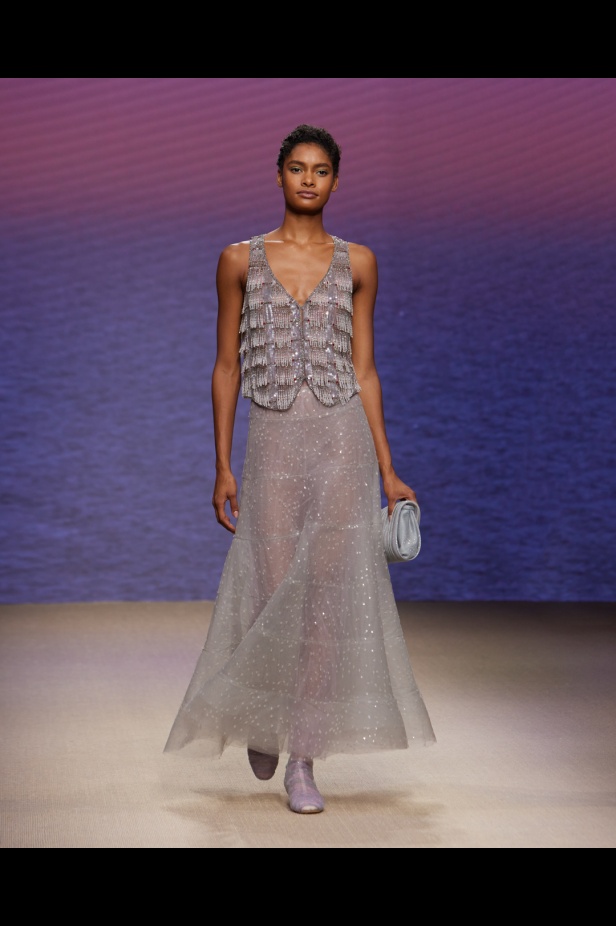 مجموعةGIORGIO ARMANI  لربيع 2022 مزيج بين الجرأة والحرية