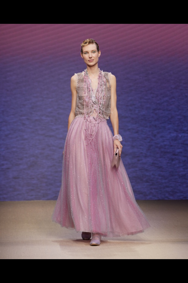 مجموعةGIORGIO ARMANI  لربيع 2022 مزيج بين الجرأة والحرية