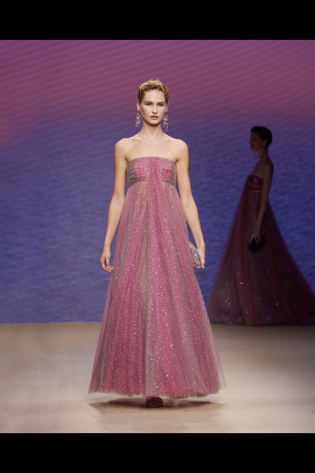 مجموعةGIORGIO ARMANI  لربيع 2022 مزيج بين الجرأة والحرية