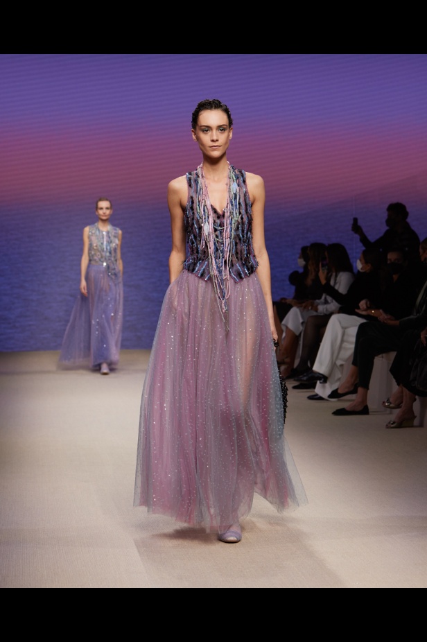 مجموعةGIORGIO ARMANI  لربيع 2022 مزيج بين الجرأة والحرية