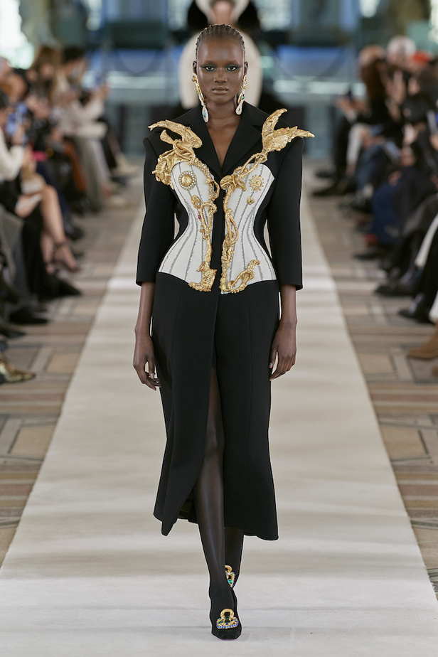 مجموعة Schiaparelli للهوت كوتور لموسم ربيع وصيف 2022