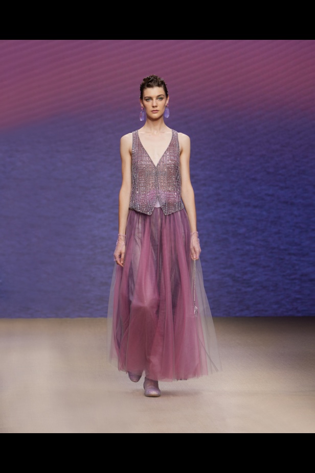 مجموعةGIORGIO ARMANI  لربيع 2022 مزيج بين الجرأة والحرية