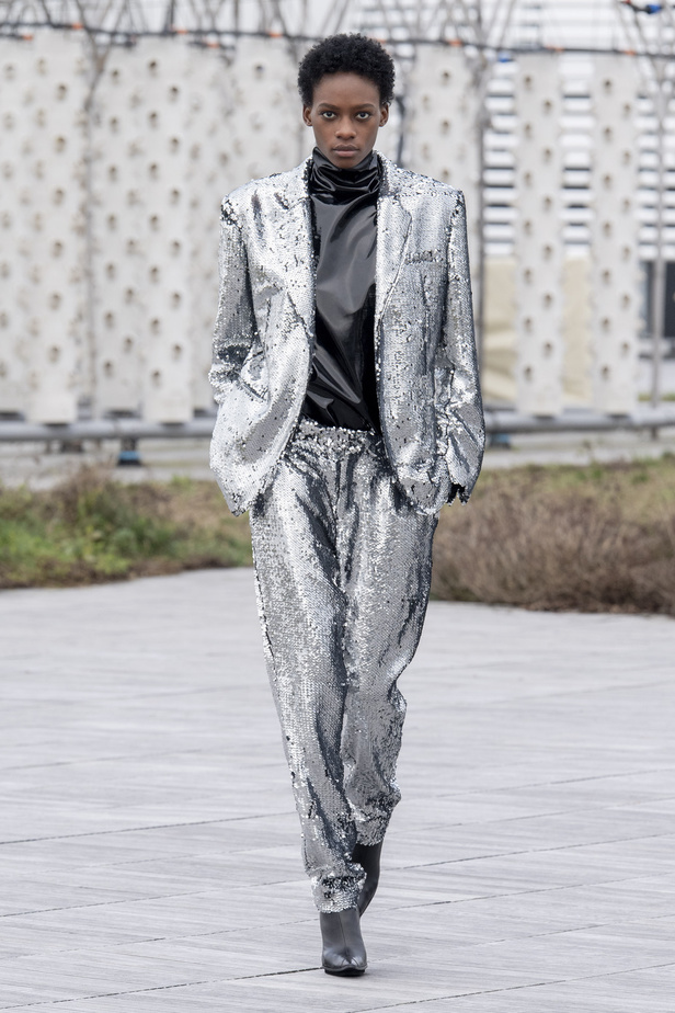 مجموعة Azzaro للهوت كوتور لربيع وصيف 2022‏