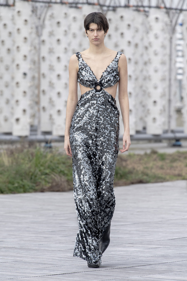 مجموعة Azzaro للهوت كوتور لربيع وصيف 2022‏