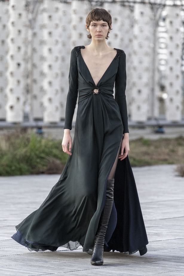 مجموعة Azzaro للهوت كوتور لربيع وصيف 2022‏