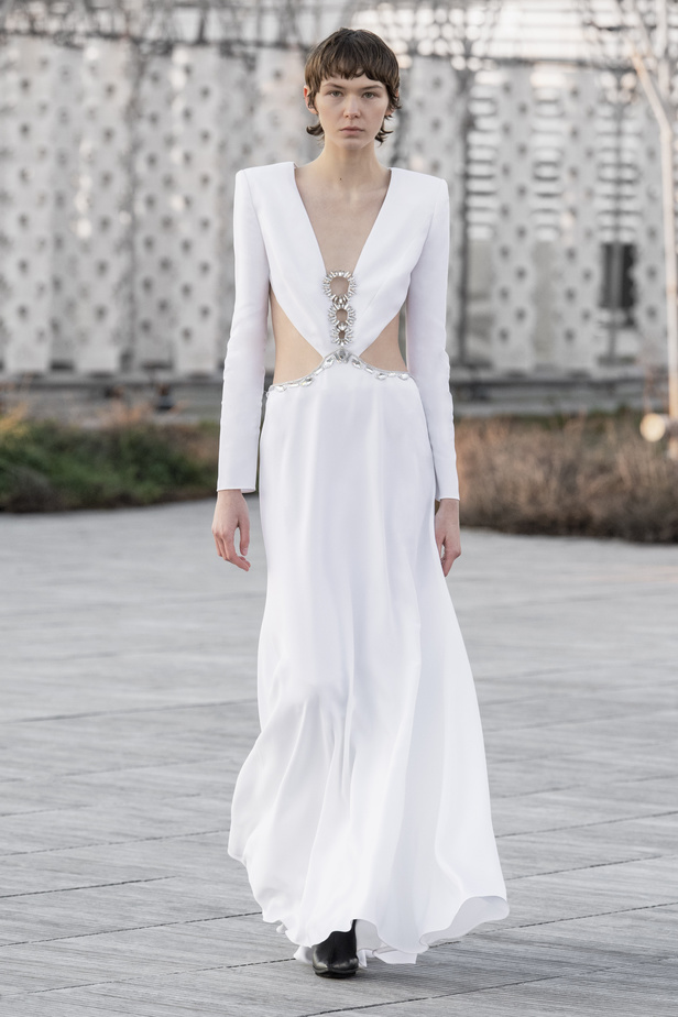 مجموعة Azzaro للهوت كوتور لربيع وصيف 2022‏