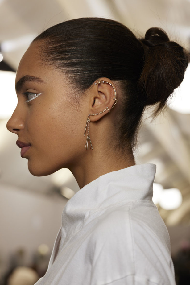 مجموعة حالمة بتصاميم براقة وثلاثية الأبعاد من دار Dior ضمن أسبوع الموضة للأزياء الفاخرة