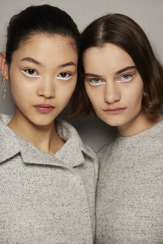 مجموعة حالمة بتصاميم براقة وثلاثية الأبعاد من دار Dior ضمن أسبوع الموضة للأزياء الفاخرة