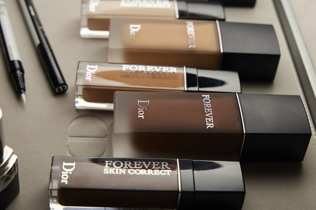 مجموعة حالمة بتصاميم براقة وثلاثية الأبعاد من دار Dior ضمن أسبوع الموضة للأزياء الفاخرة