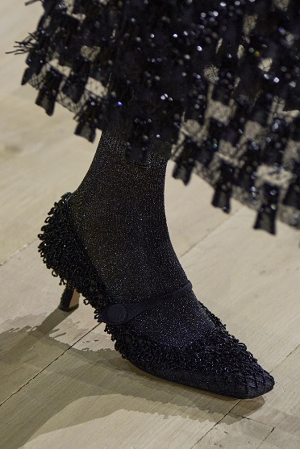 مجموعة حالمة بتصاميم براقة وثلاثية الأبعاد من دار Dior ضمن أسبوع الموضة للأزياء الفاخرة