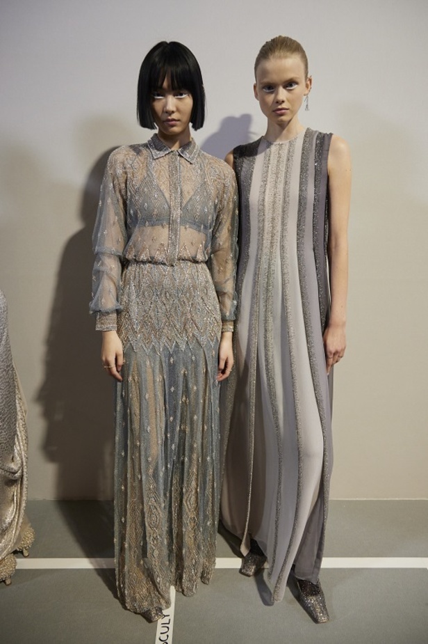 مجموعة حالمة بتصاميم براقة وثلاثية الأبعاد من دار Dior ضمن أسبوع الموضة للأزياء الفاخرة