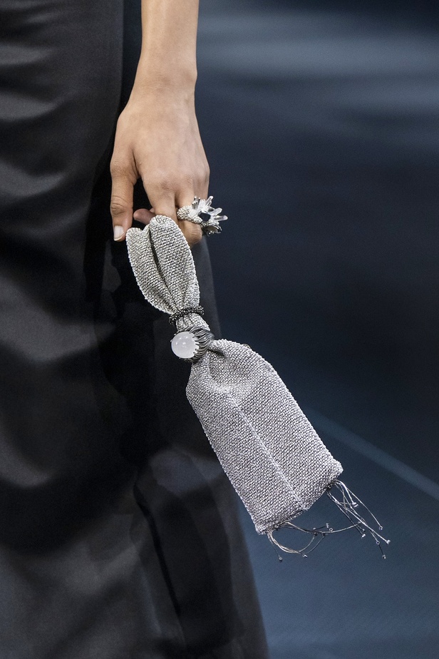 عرض أزياء فندي للهوت كوتور لربيع وصيف 2022