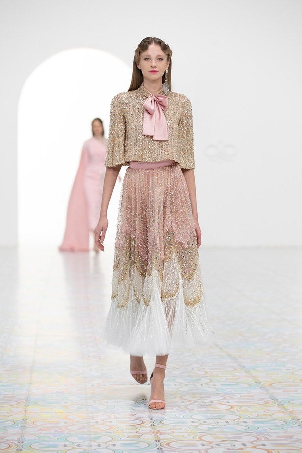 الرومانسية تتجسّد في تصاميم مجموعة أزياء جورج حبيقة لربيع وصيف 2022