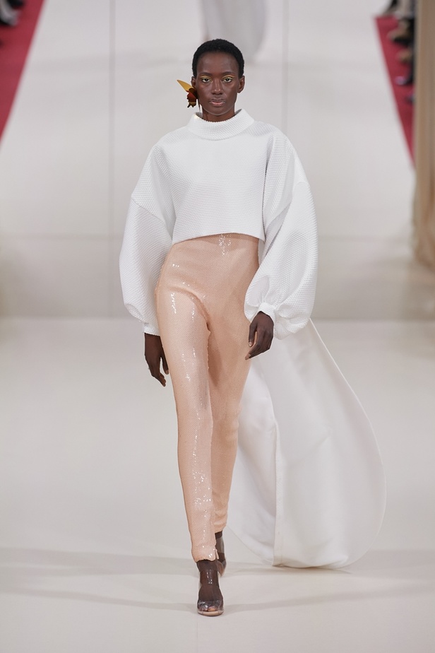 مجموعة Alexis Mabille الهوت كوتور لربيع وصيف 2022