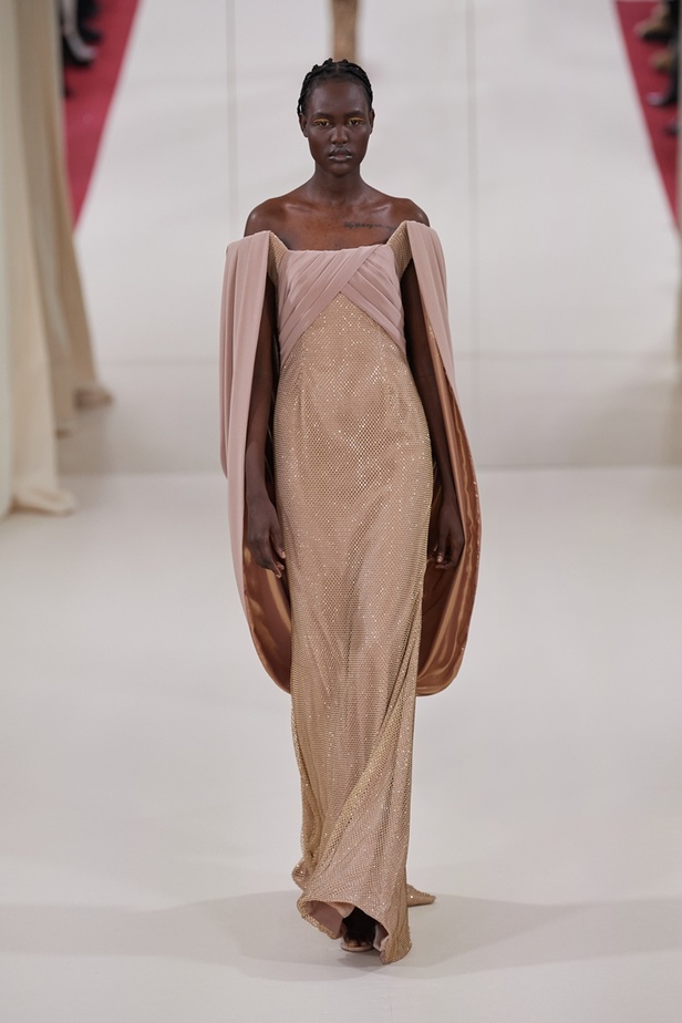 مجموعة Alexis Mabille الهوت كوتور لربيع وصيف 2022