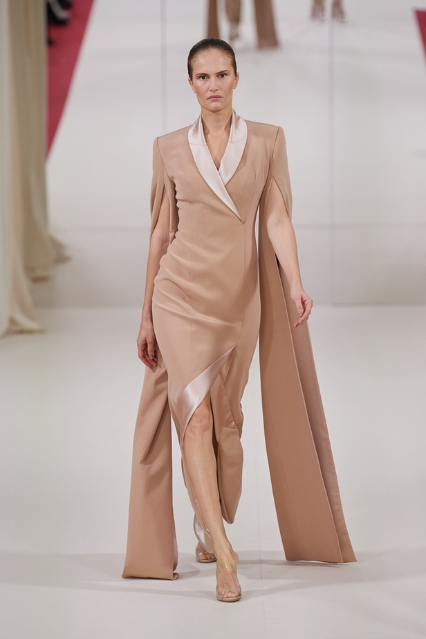 مجموعة Alexis Mabille الهوت كوتور لربيع وصيف 2022