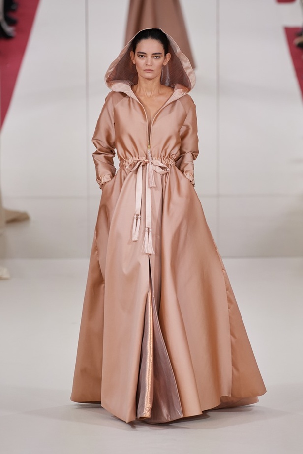 مجموعة Alexis Mabille الهوت كوتور لربيع وصيف 2022