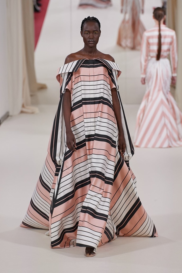 مجموعة Alexis Mabille الهوت كوتور لربيع وصيف 2022