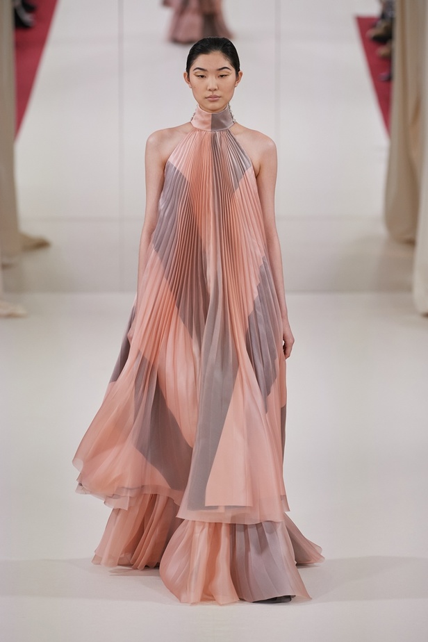 مجموعة Alexis Mabille الهوت كوتور لربيع وصيف 2022