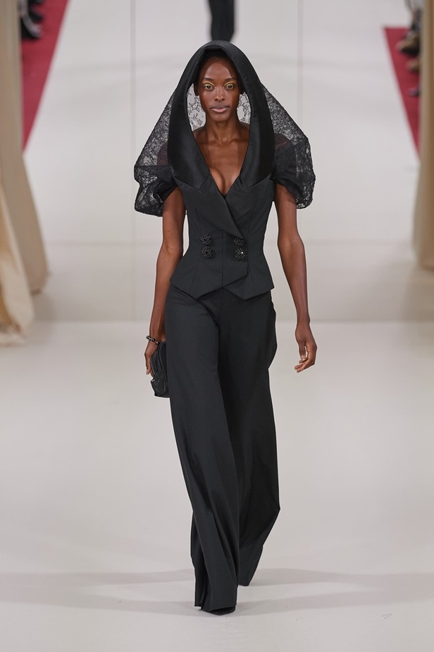 مجموعة Alexis Mabille الهوت كوتور لربيع وصيف 2022