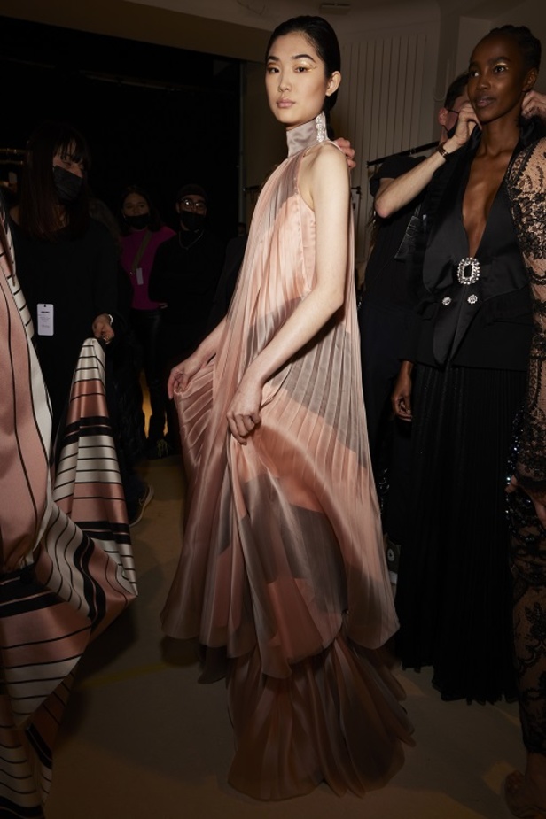 مجموعة Alexis Mabille الهوت كوتور لربيع وصيف 2022