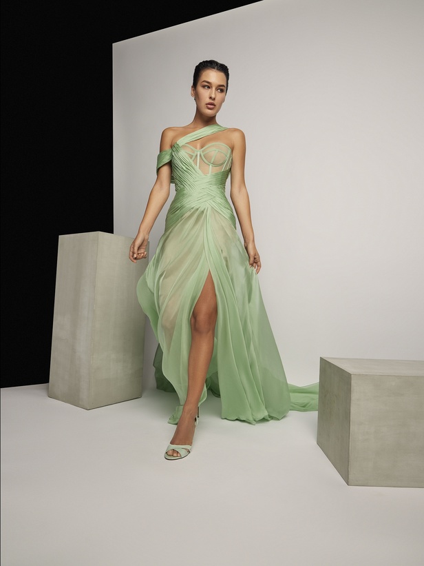 إشراقة الربيع في مجموعة رامي العلي للألبسة الفاخرة لربيع وصيف 2022