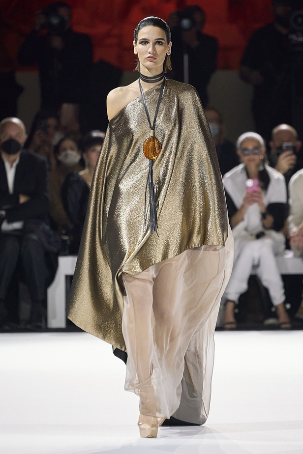 مجموعة الهوت كوتور لربيع وصيف 2022 من ستيفان رولاند بعد غياب عامين 