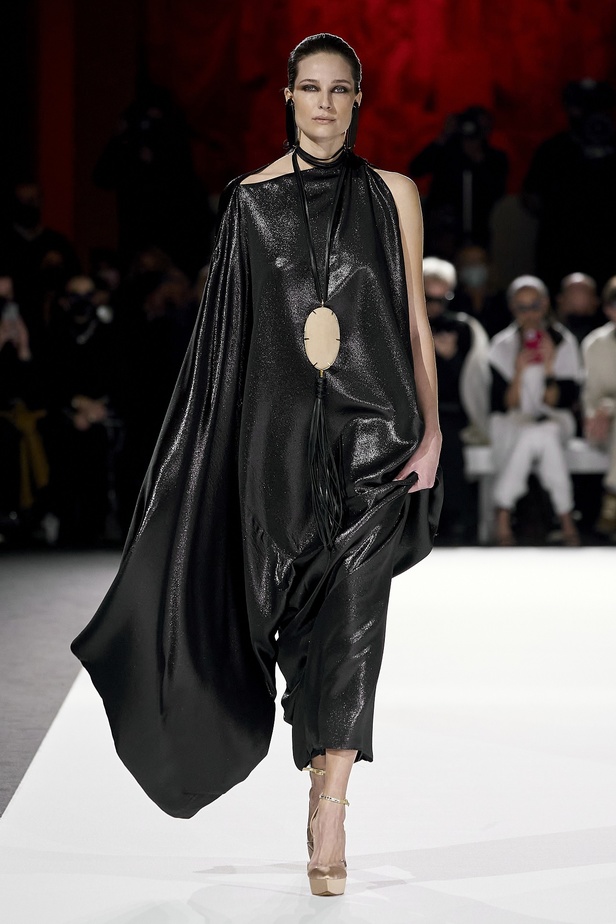 مجموعة الهوت كوتور لربيع وصيف 2022 من ستيفان رولاند بعد غياب عامين 