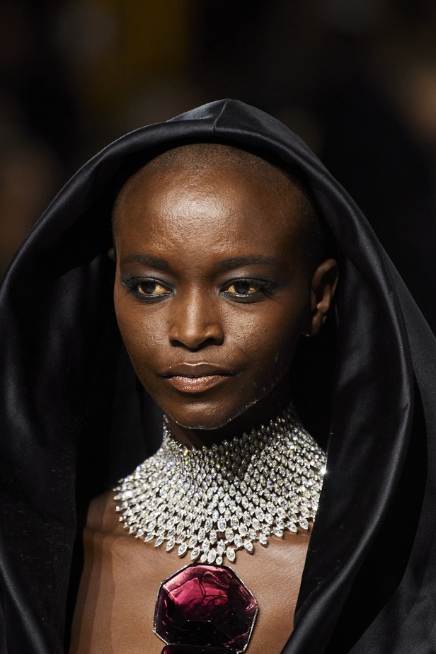 مجموعة الهوت كوتور لربيع وصيف 2022 من ستيفان رولاند بعد غياب عامين 