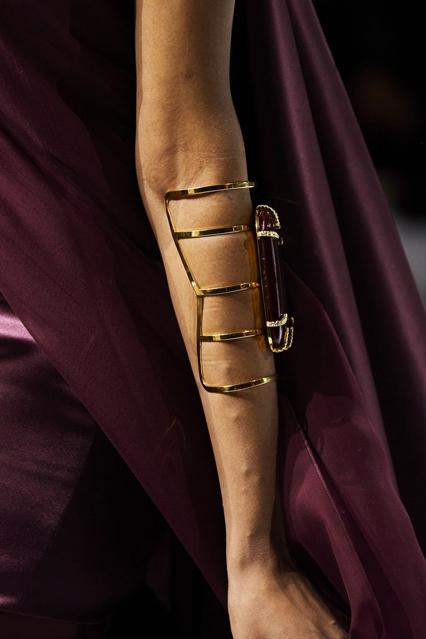 مجموعة الهوت كوتور لربيع وصيف 2022 من ستيفان رولاند بعد غياب عامين 