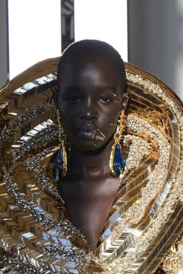 عرض أزياء سكياباريلي لموسم ربيع وصيف 2022