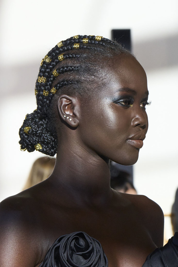 عرض أزياء سكياباريلي لموسم ربيع وصيف 2022