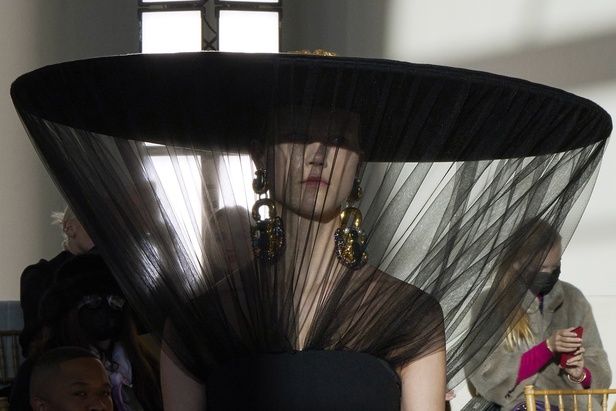 عرض أزياء سكياباريلي لموسم ربيع وصيف 2022