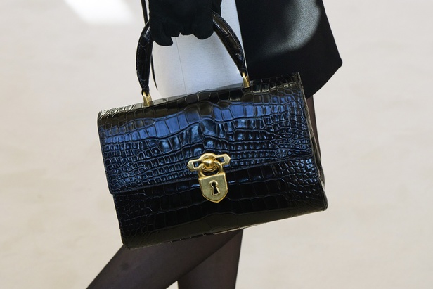 عرض أزياء سكياباريلي لموسم ربيع وصيف 2022