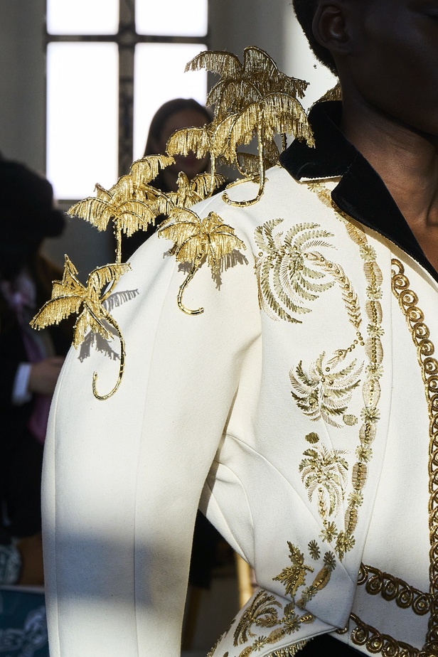 عرض أزياء سكياباريلي لموسم ربيع وصيف 2022