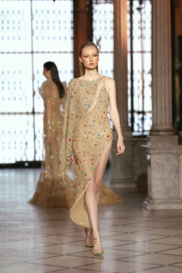 مجموعة المصمم طوني ورد من الأزياء الراقية لربيع وصيف 2022