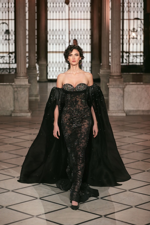 مجموعة المصمم طوني ورد من الأزياء الراقية لربيع وصيف 2022