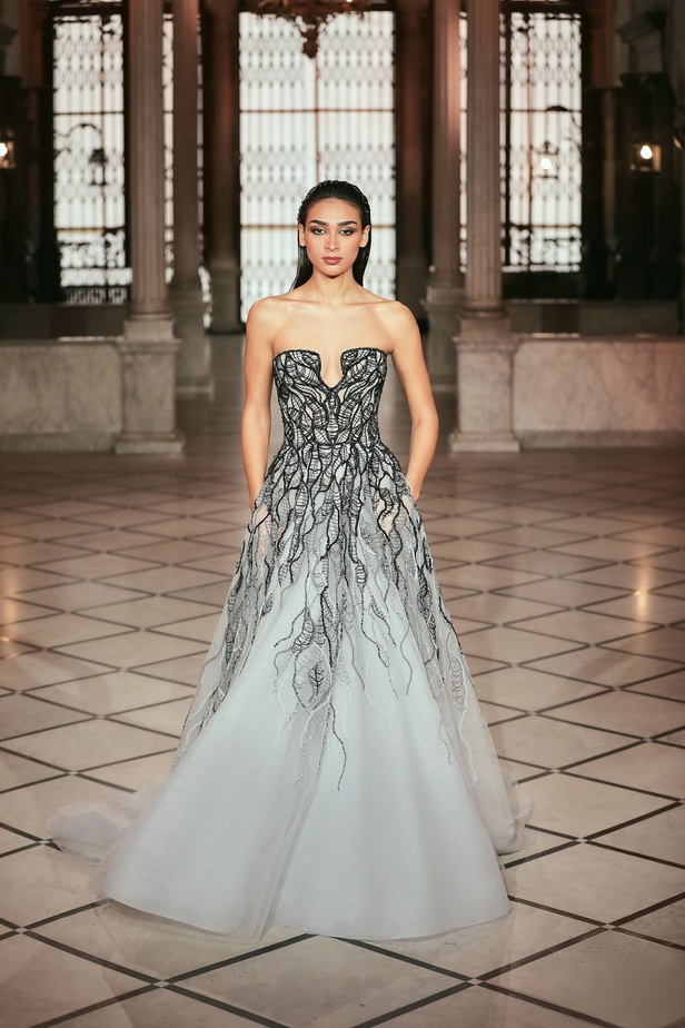 مجموعة المصمم طوني ورد من الأزياء الراقية لربيع وصيف 2022