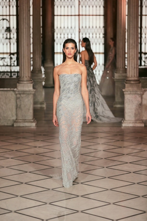 مجموعة المصمم طوني ورد من الأزياء الراقية لربيع وصيف 2022