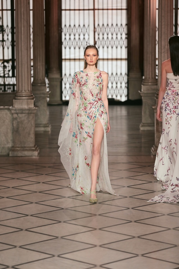 مجموعة المصمم طوني ورد من الأزياء الراقية لربيع وصيف 2022